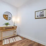 Modern Apartment With Light And Charm In Retiro