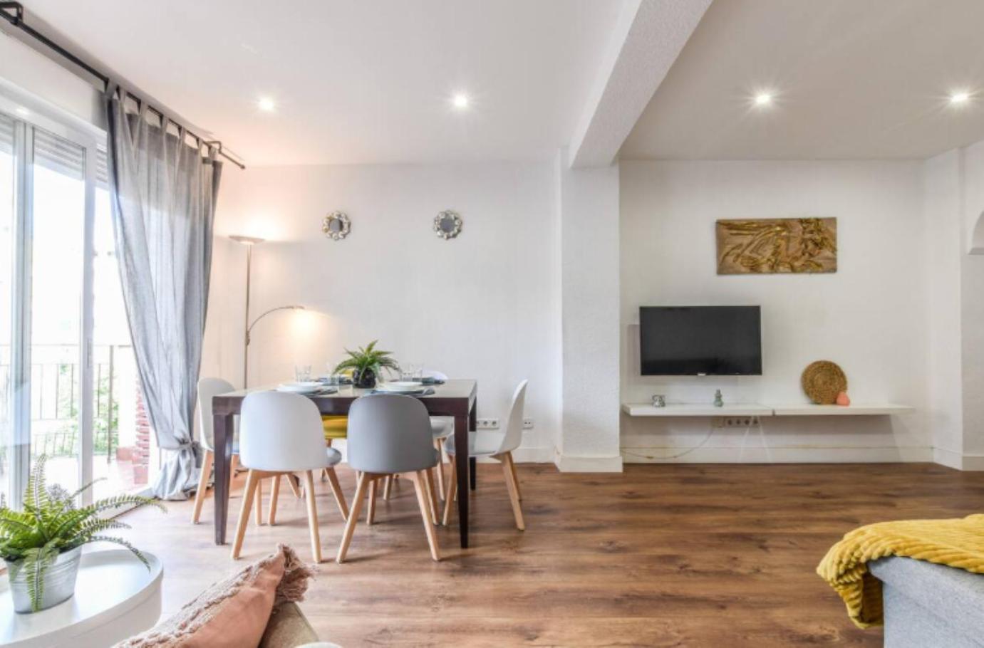 Modern With Light And Charm In Retiro Apartamento