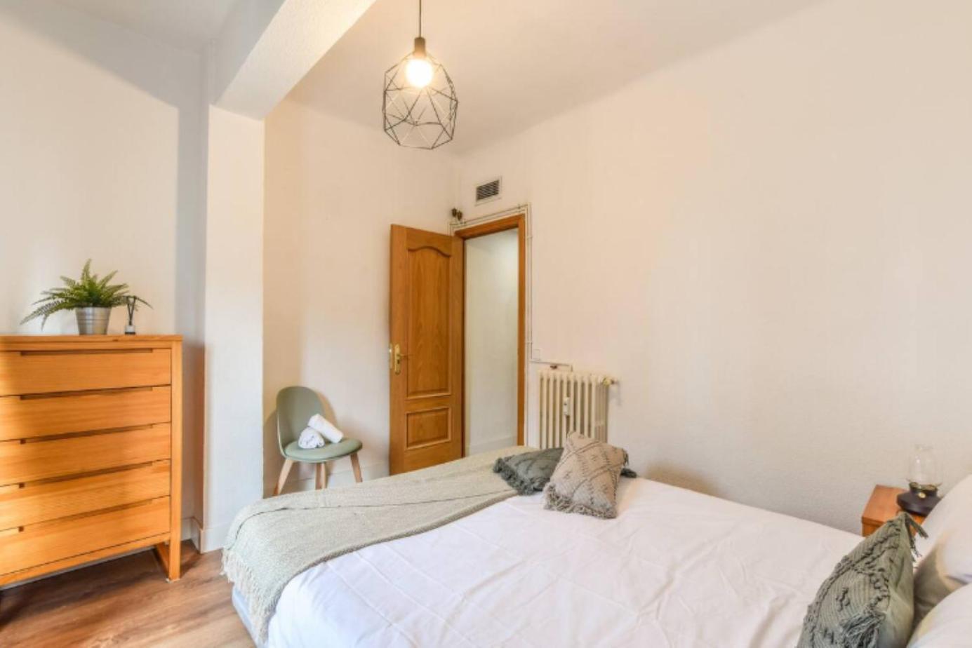 Modern With Light And Charm In Retiro * Madrid