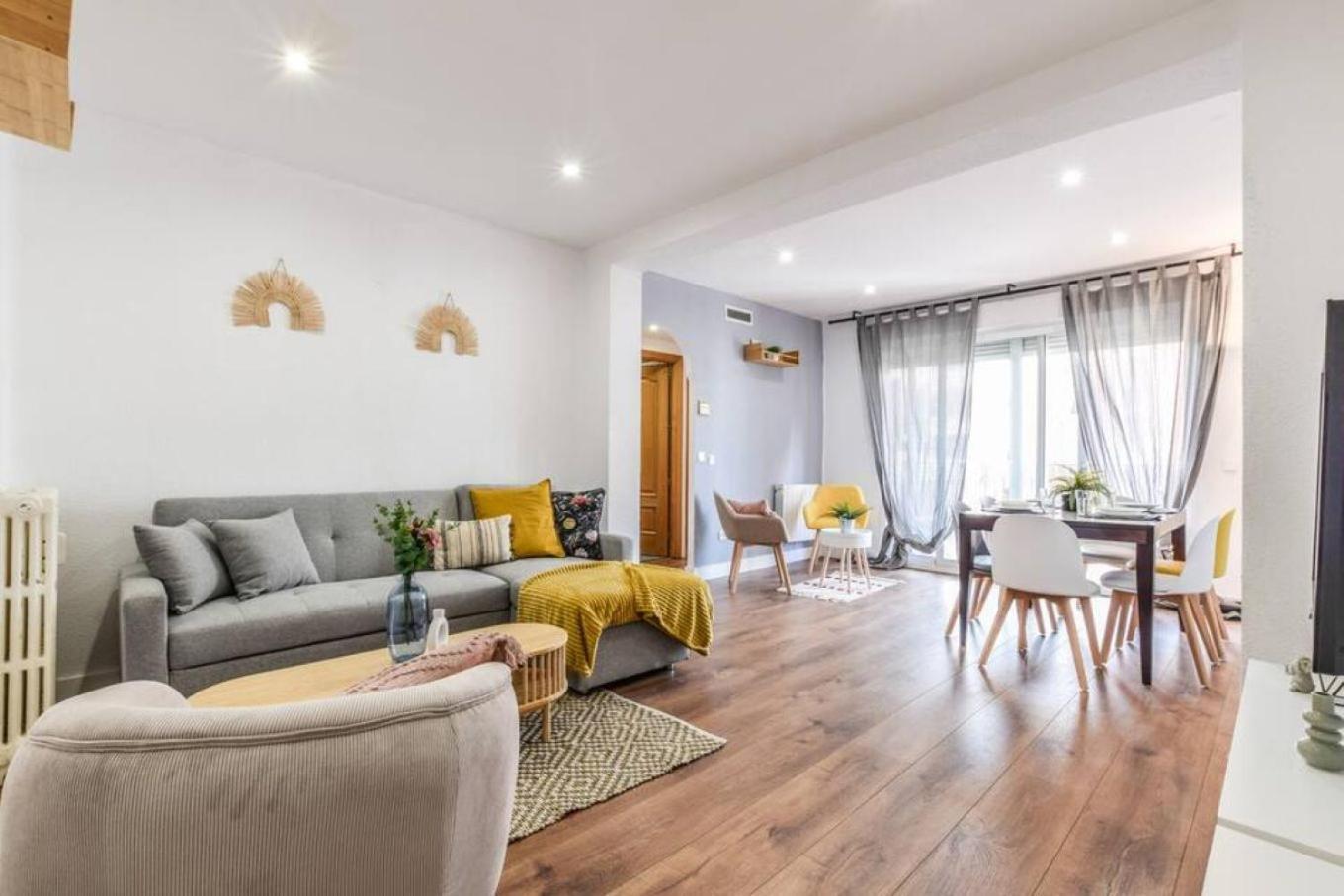Modern With Light And Charm In Retiro * Madrid