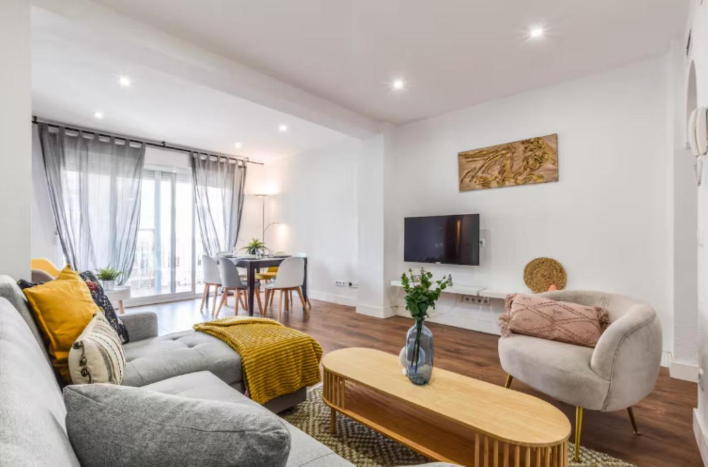 Modern With Light And Charm In Retiro Madrid